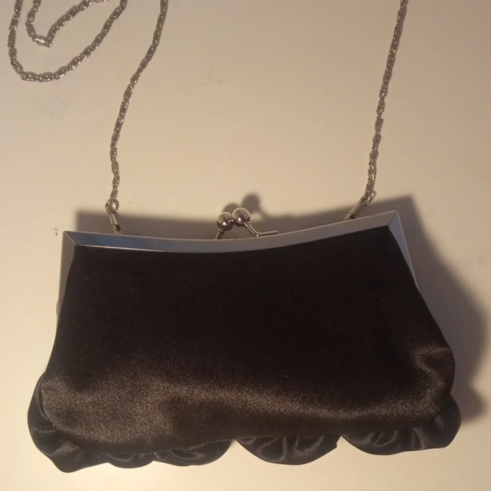 NWOT Elegant Black Satin Rose Clutch Purse With Detachable Shoulder Strap - Picture 3 of 8